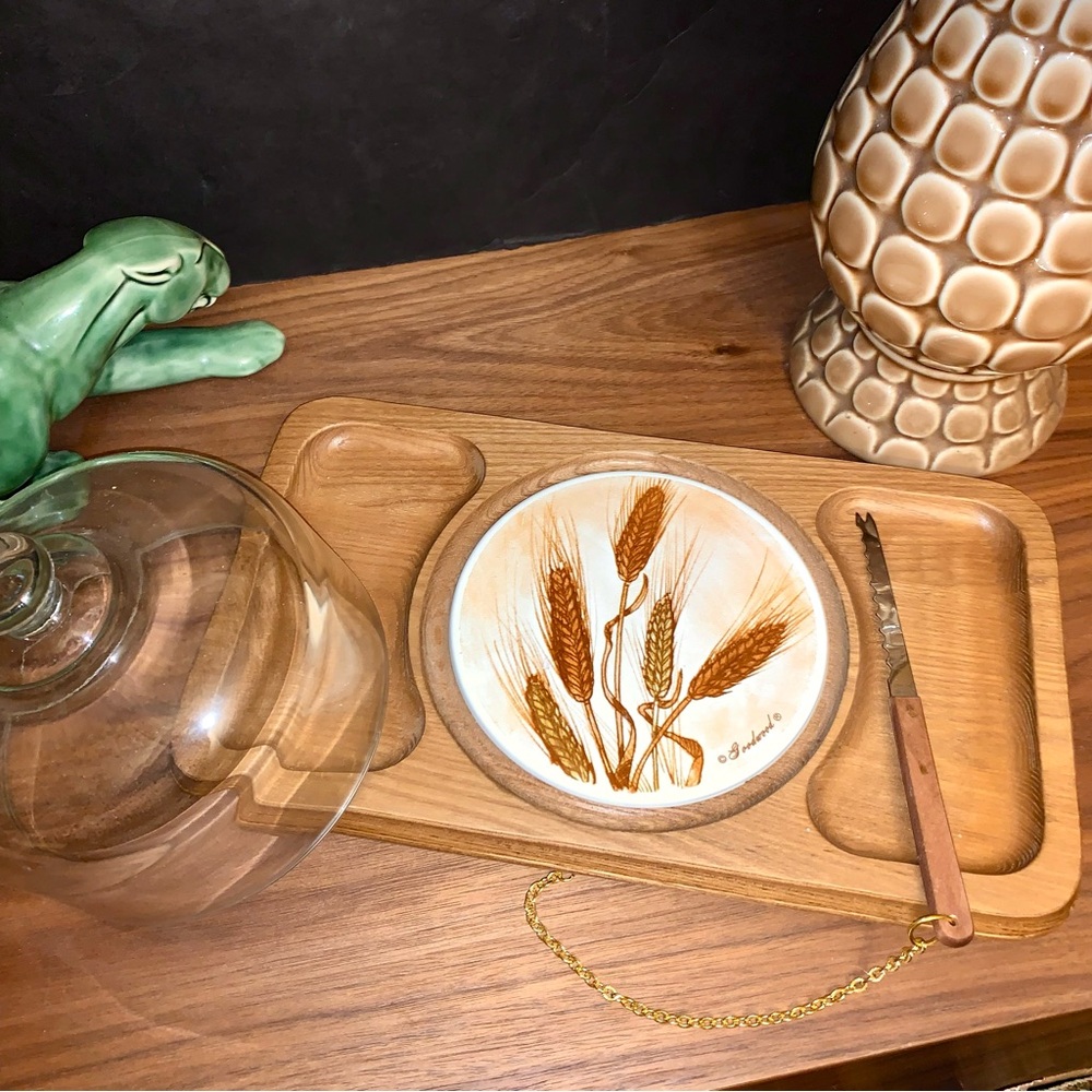 v i n t a g e :: Midcentury Teak Wood Cheese Serving Tray Cloche
